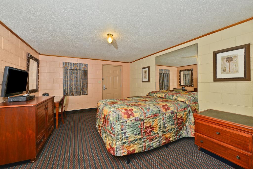 Savannah Inn And Suites Savannah Port Area Port Wentworth Habitación foto