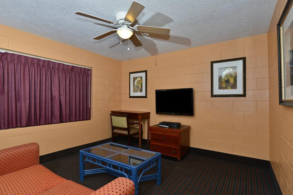 Savannah Inn And Suites Savannah Port Area Habitación foto